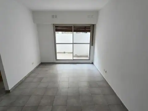 Venta 2 Ambientes en Planta Baja con Dos Patios y Cochera | Apto Crédito