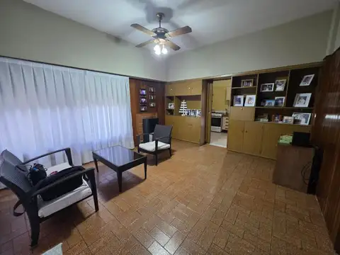 En Caseros en Venta Casa en Planta Baja 3 Ambientes Cochera Patio F: 2232