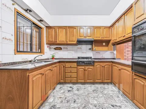 Casa en Alquiler con 1 cochera