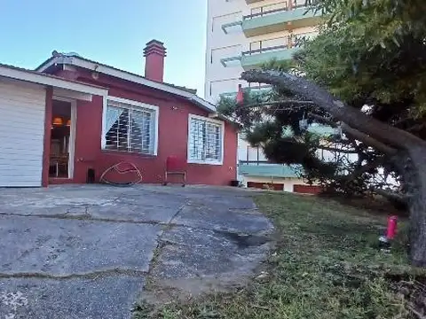 Casa en venta - 2 Dormitorios 1 Baño - Villa Gesell