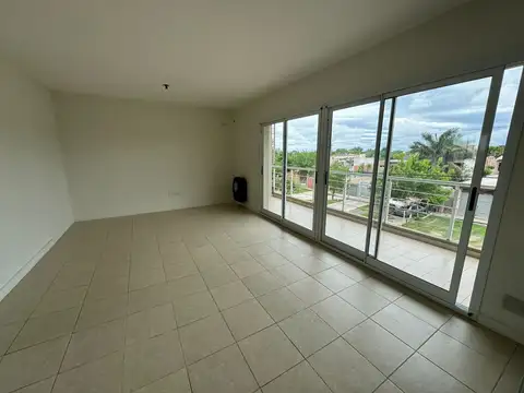 MUY LINDO DEPARTAMENTO 2 AMBIENTES CON BALCON AL FTE. Y ESPACIO COCHERA // EN VENTA // CIUDAD EVITA
