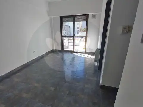 DEPTO 1 DORM C/COCHERA  EN ALQUILER - 14 e/46 y 47 - DANIEL JAKUS PROPIEDADES