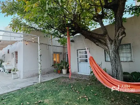 Casa en venta c/ cochera en Universitario
