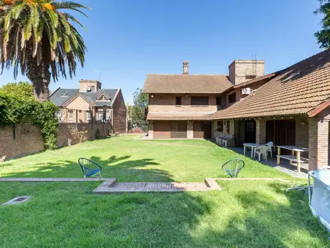 Casa en Venta en San Fernando - 4 dormitorios (2 en suite) - jardín y quincho - garage