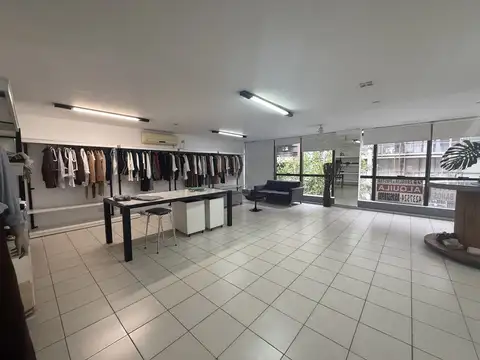 SE VENDE Oficina semipiso Premium con Frente Vidriado y Seguridad 24 hs – Ubicación Estratégica