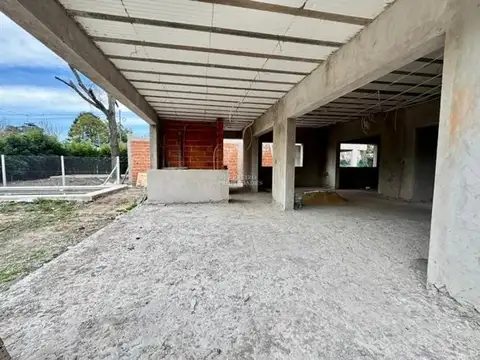 Casa 5 ambientes con 4 baños