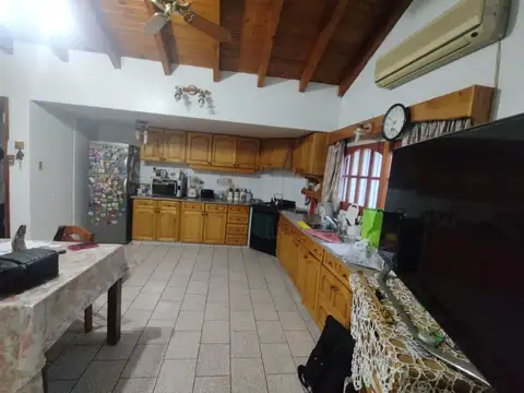 Casa 7 ambientes con 1 baño