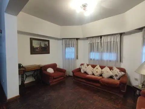 Casa en Venta con 4 cocheras