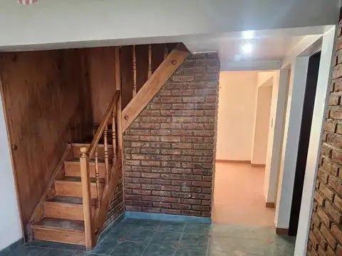 Depto Tipo Casa 6 ambientes con 2 baños