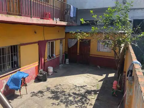Depto Tipo Casa 13 ambientes con 2 baños