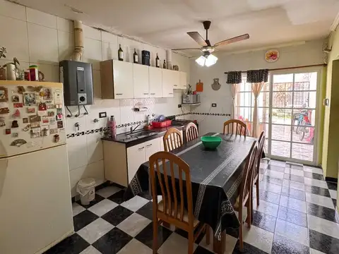 Casa 4 ambientes con 1 baño