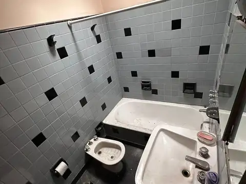 Ph 3 ambientes independiente a reciclar  en Lanús Oeste centro