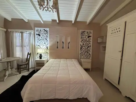 Casa en Alquiler con 1 cochera
