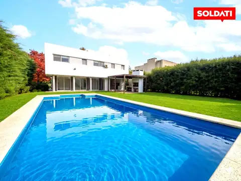Villa olivos  moderna casa en  venta y alquiler . Lote central