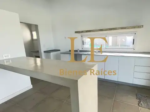 Casa en Venta con 5 cocheras
