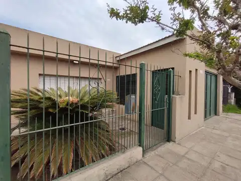 VENTA CASA 3 AMB A RECICLAR PILAR CENTRO APTO CRED