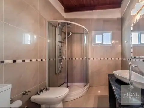 Casa en Venta con 5 cocheras