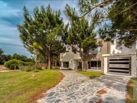 Casa en alquiler febrero  y venta 6 ambientes Costa Esmeralda Barrio Golf II