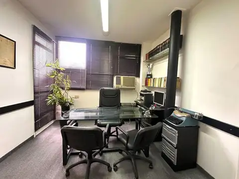 OFICINA EN ONCE DOS DESPACHOS SALITA DE REUNIONES Y RECEPCION - MUY BUENA UBICACION 