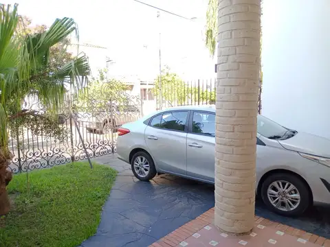 Casa en Venta con 5 cocheras