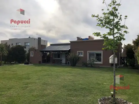 Casa en Venta con 2 cocheras