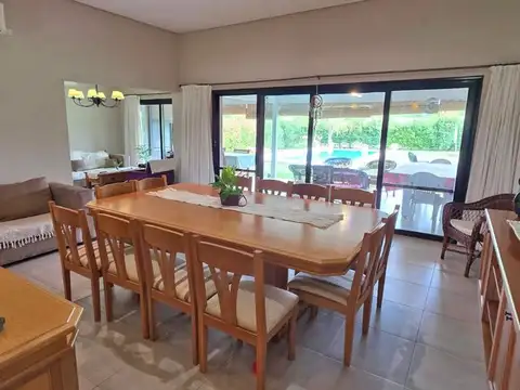 Casa 5 ambientes con 3 baños