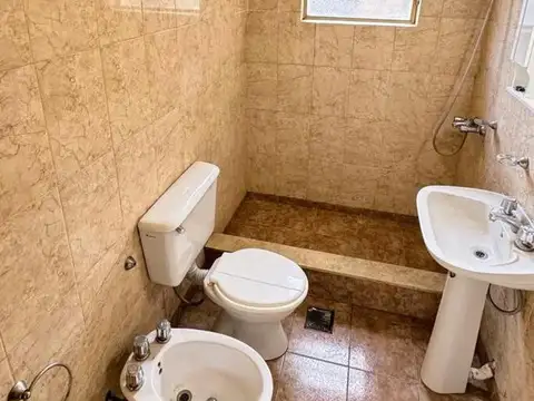 Casa 2 ambientes con 1 baño