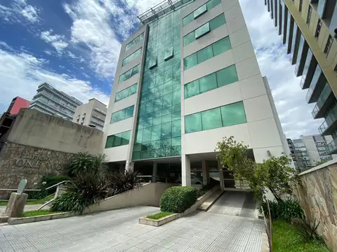Oficina sobre Av. del Libertador, Puerto de Olivos.