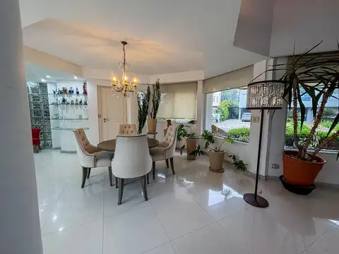 Casa 6 ambientes con 4 baños