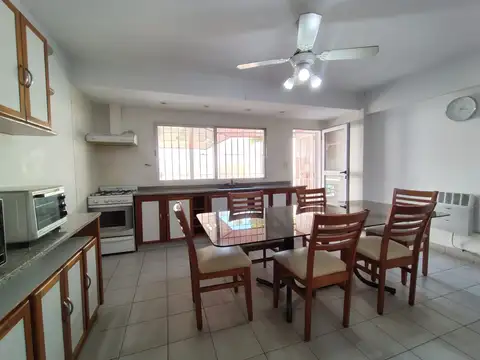 Casa 4 ambientes con 3 baños