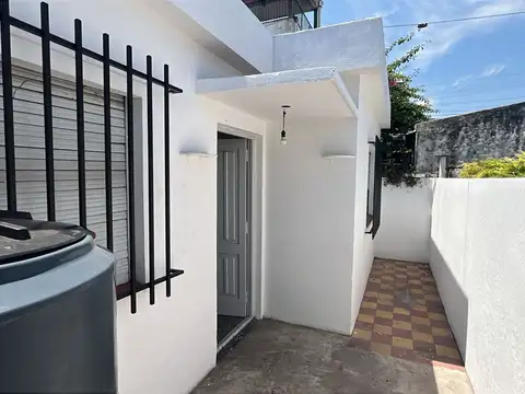 Depto. Tipo/Casa de 3 amb con patios,