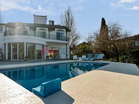 Casa 6 ambientes con 4 baños