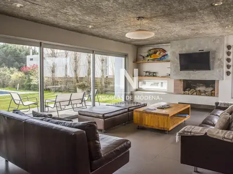Casa 5 ambientes con 3 baños