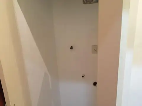 Monoambiente con balcón al frente. APTO CREDITO.