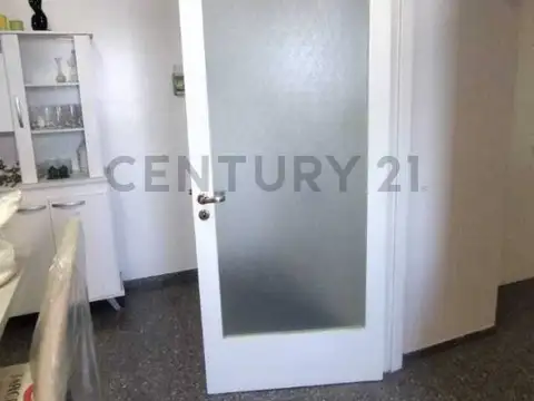 Departamento 6 ambientes con 2 baños
