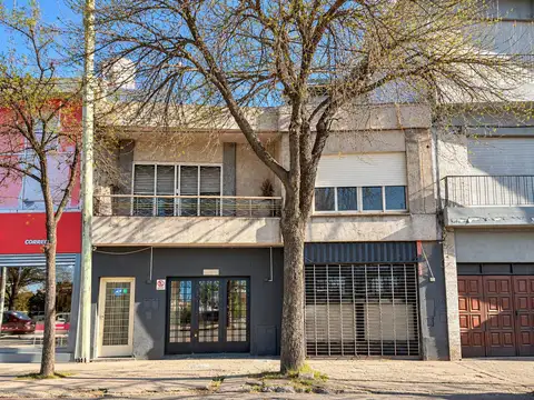 Local comercial con 2 departamentos