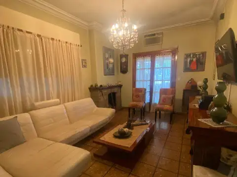 Casa 6 ambientes con 2 baños