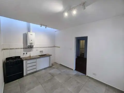 4 e/ 49 y 50 800, Piso 1