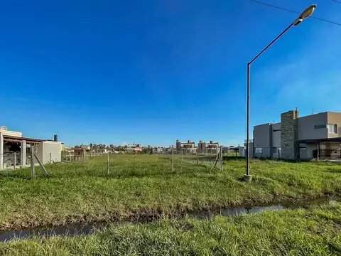 Terreno en Venta con Ubicación Privilegiada en Funes Norte — 652,5 m² con Alto Potencial