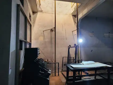 Galpon en Venta 46  mts Fondo