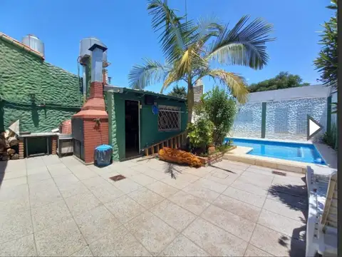 MUDATE YA  CASA CON HERMOSA PILETA