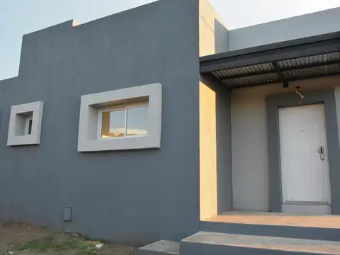 Casa 3 ambientes con 2 baños