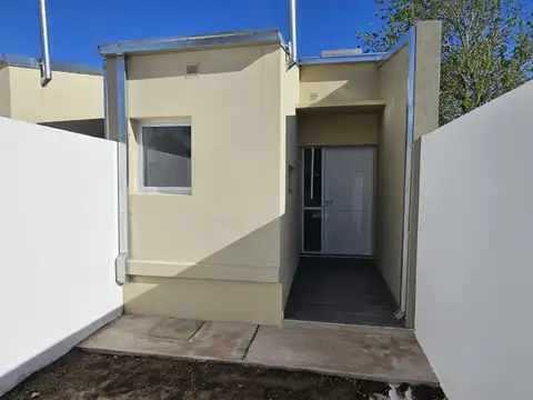 Casa 2 ambientes con 1 baño