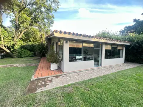 Casa 5 ambientes con 2 baños