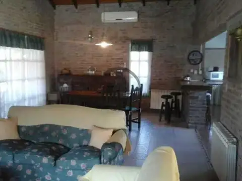 Casa 5 ambientes con 4 baños