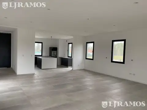 Hermosa casa en Venta en 1 Planta con Piscina Excelentes terminaciones PG