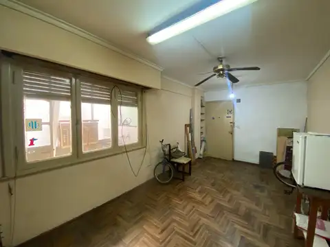 Departamento venta 1 ambiente Boedo 3er piso por escalera con balcon