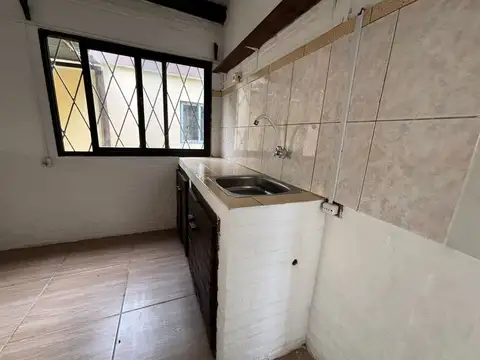 ALQUILER CASA 1 DORMITORIO Y COCHERA SAN LUIS