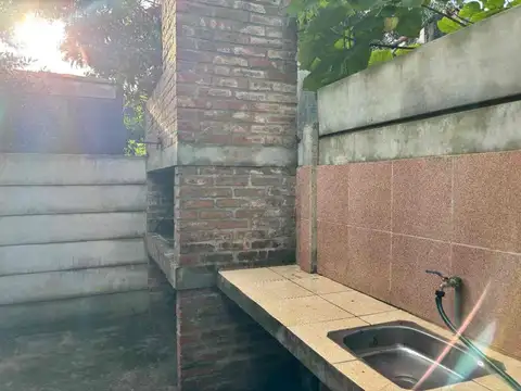 Casa 2 ambientes con 1 baño