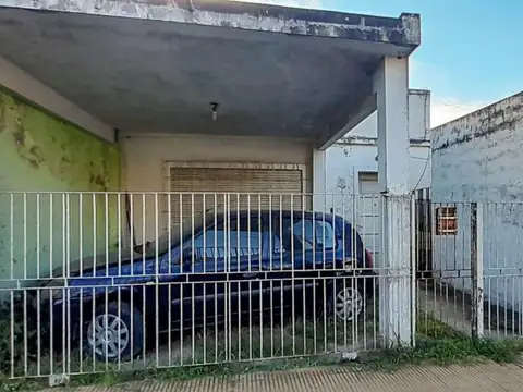 Venta Lote 7,50 x 46  con 2 casas de 3 y 2 amb